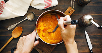 preparing pumpkin puree 